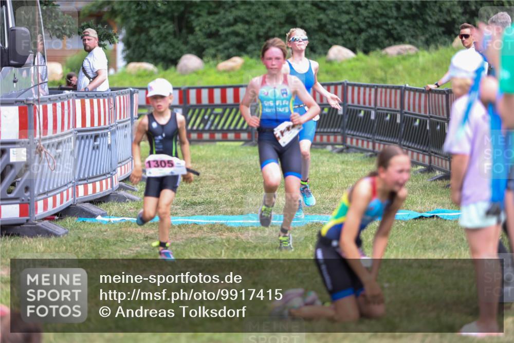 21.06.2026 - 29. Vierlanden-Triathlon Andreas Tolksdorf http://msf.ph/oto/9917415 21.06.2026 15:10:51 Ziel 1233, 1273, 1305, 1311, 1321 meine-sportfotos.de