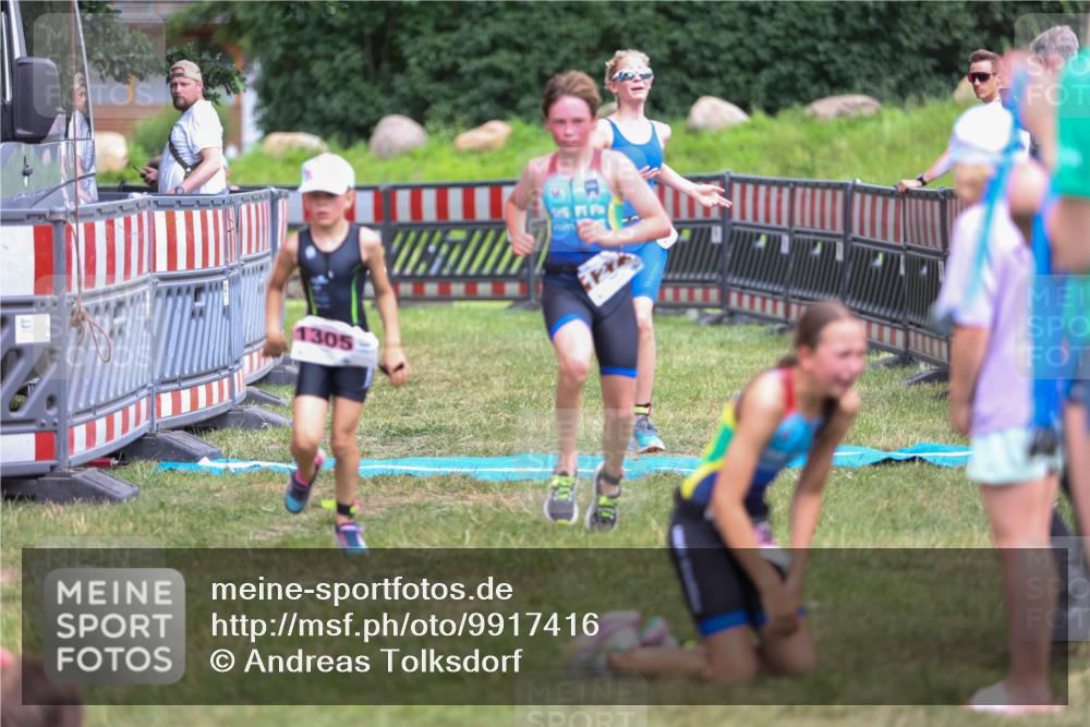 21.06.2026 - 29. Vierlanden-Triathlon Andreas Tolksdorf http://msf.ph/oto/9917416 21.06.2026 15:10:51 Ziel 1233, 1273, 1305, 1311, 1321 meine-sportfotos.de
