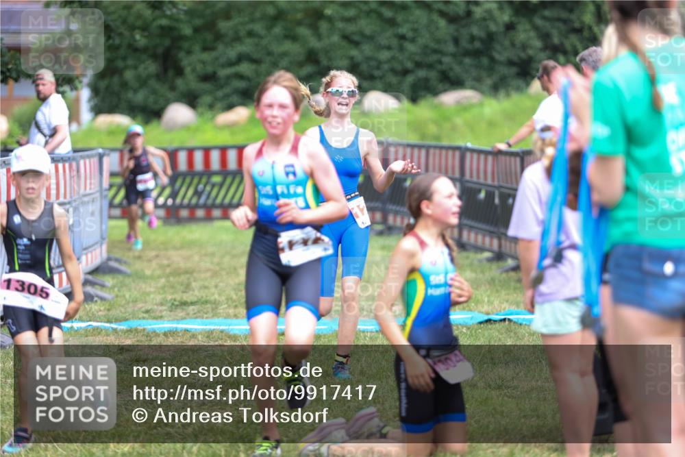 21.06.2026 - 29. Vierlanden-Triathlon Andreas Tolksdorf http://msf.ph/oto/9917417 21.06.2026 15:10:52 Ziel 1233, 1273, 1305, 1311, 1321 meine-sportfotos.de