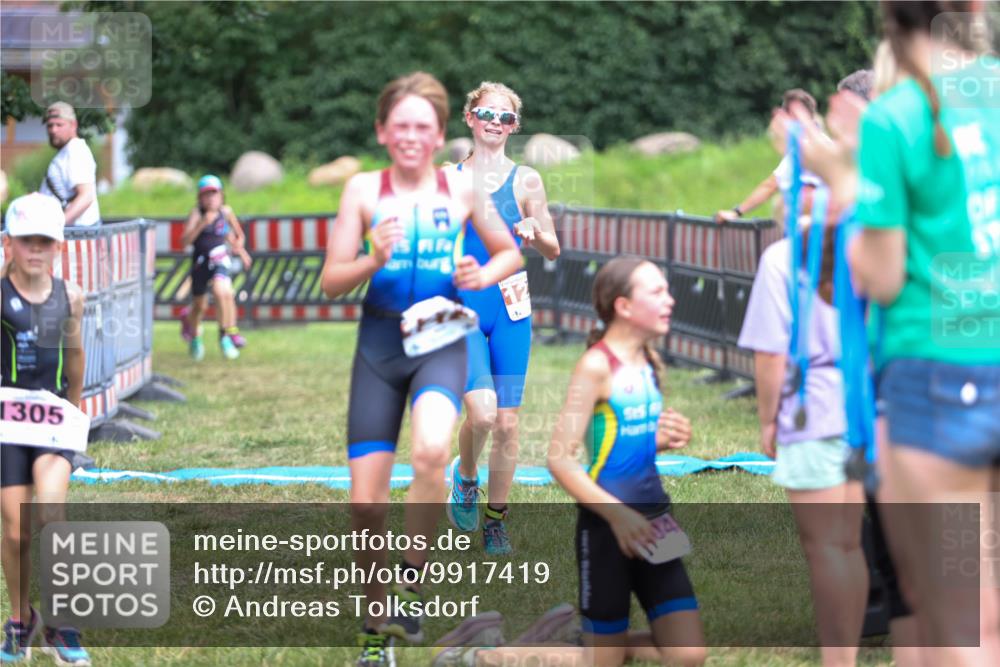 21.06.2026 - 29. Vierlanden-Triathlon Andreas Tolksdorf http://msf.ph/oto/9917419 21.06.2026 15:10:52 Ziel 1233, 1273, 1305, 1311, 1321 meine-sportfotos.de
