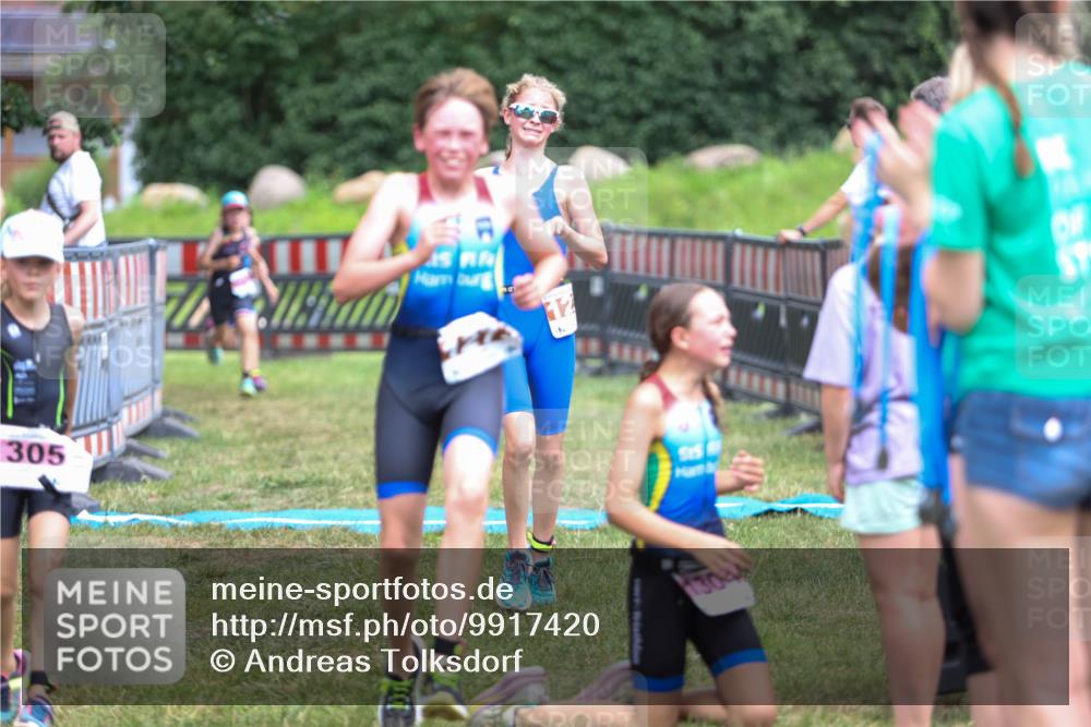 21.06.2026 - 29. Vierlanden-Triathlon Andreas Tolksdorf http://msf.ph/oto/9917420 21.06.2026 15:10:52 Ziel 1233, 1273, 1305, 1311, 1321 meine-sportfotos.de