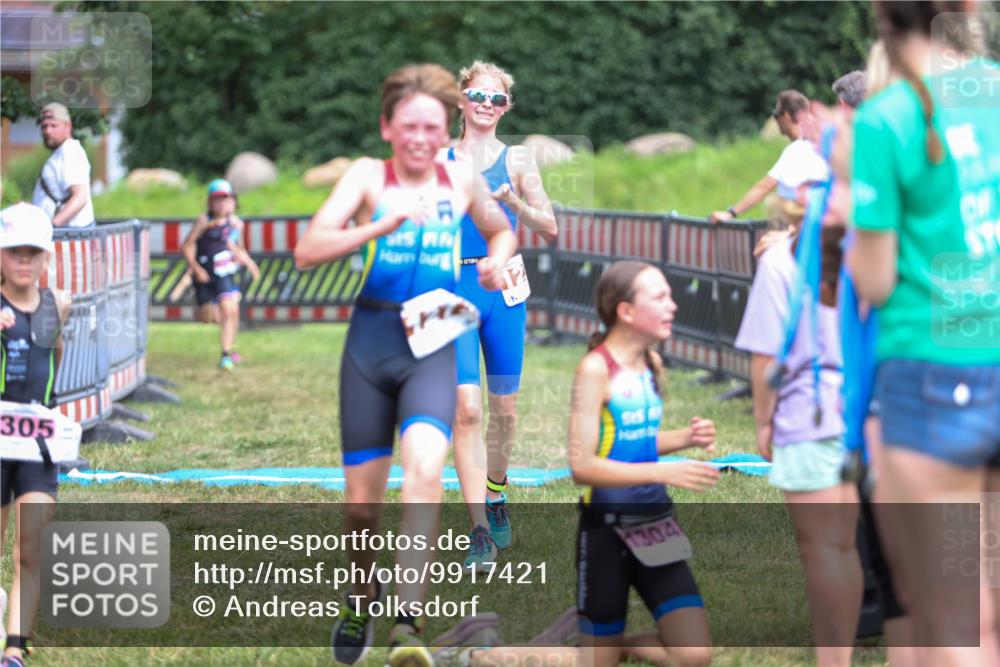 21.06.2026 - 29. Vierlanden-Triathlon Andreas Tolksdorf http://msf.ph/oto/9917421 21.06.2026 15:10:52 Ziel 1233, 1273, 1305, 1311, 1321 meine-sportfotos.de