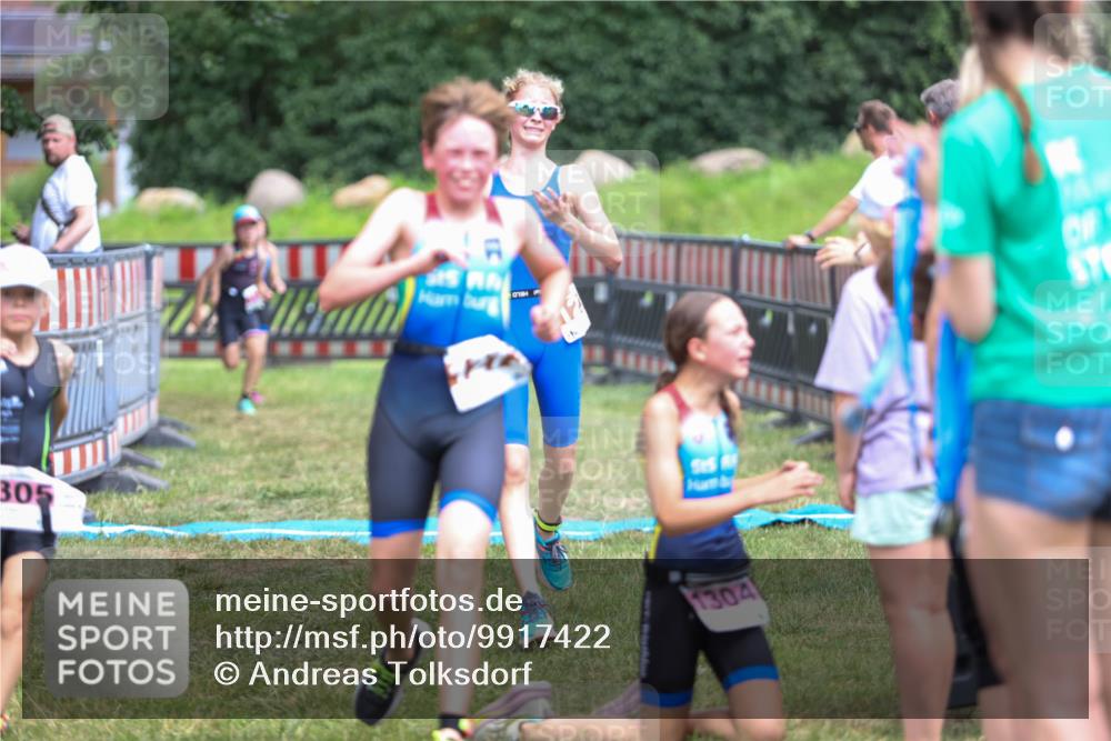 21.06.2026 - 29. Vierlanden-Triathlon Andreas Tolksdorf http://msf.ph/oto/9917422 21.06.2026 15:10:52 Ziel 1233, 1273, 1305, 1311, 1321 meine-sportfotos.de