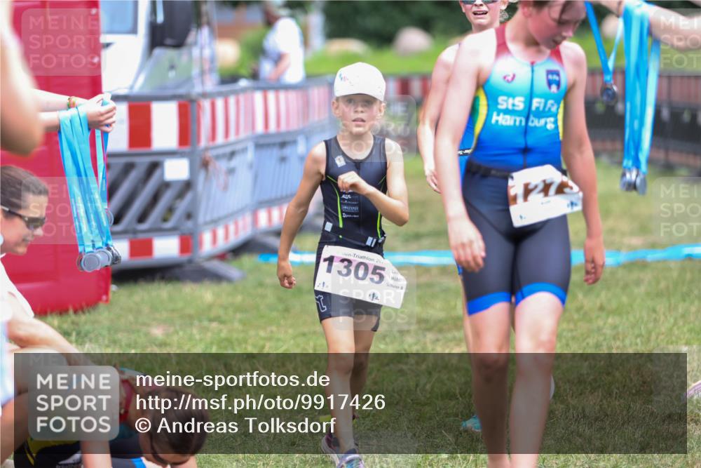 21.06.2026 - 29. Vierlanden-Triathlon Andreas Tolksdorf http://msf.ph/oto/9917426 21.06.2026 15:10:54 Ziel 1233, 1273, 1305, 1311, 1321 meine-sportfotos.de