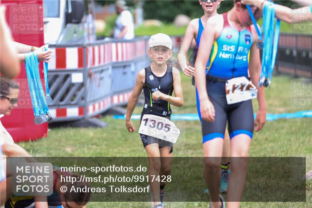 21.06.2026 - 29. Vierlanden-Triathlon Andreas Tolksdorf http://msf.ph/oto/9917428 21.06.2026 15:10:54 Ziel 1233, 1273, 1305, 1311, 1321 meine-sportfotos.de