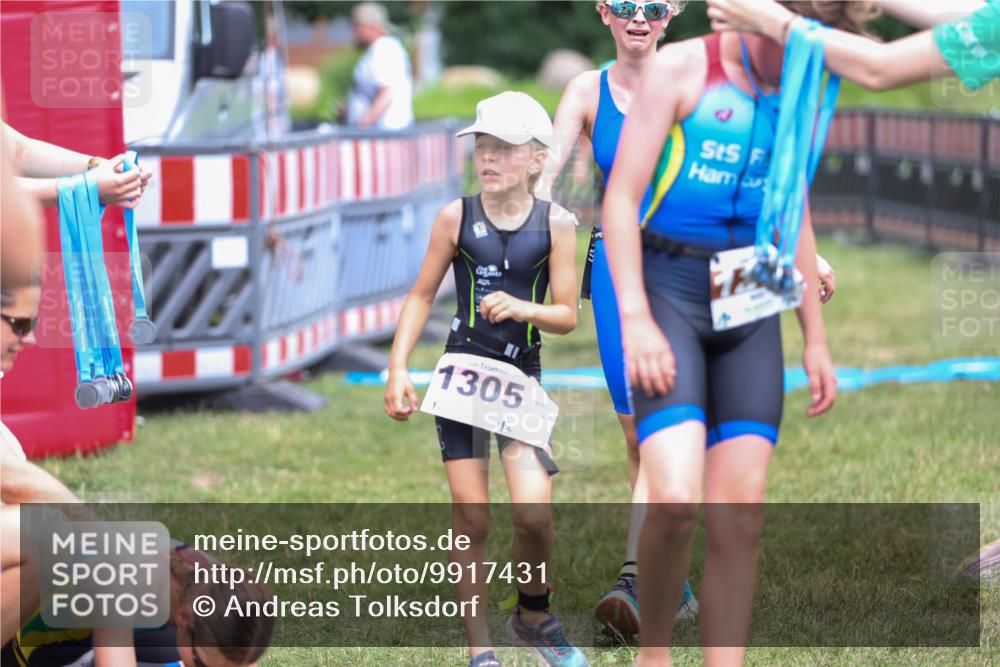 21.06.2026 - 29. Vierlanden-Triathlon Andreas Tolksdorf http://msf.ph/oto/9917431 21.06.2026 15:10:54 Ziel 1233, 1273, 1305, 1311, 1321 meine-sportfotos.de