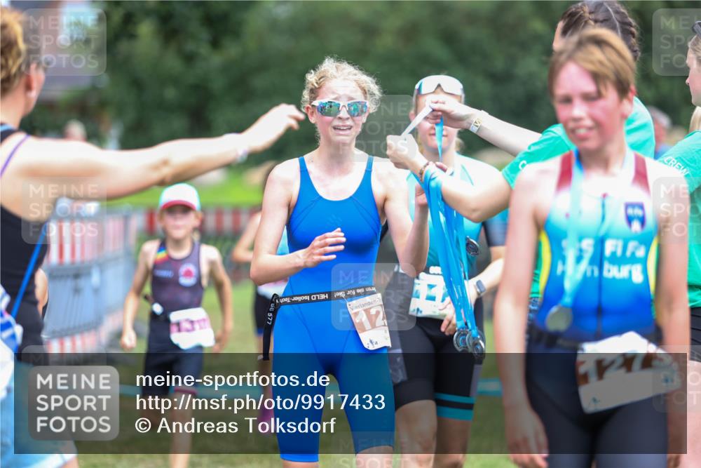 21.06.2026 - 29. Vierlanden-Triathlon Andreas Tolksdorf http://msf.ph/oto/9917433 21.06.2026 15:10:56 Ziel 1233, 1273, 1305, 1311, 1321 meine-sportfotos.de