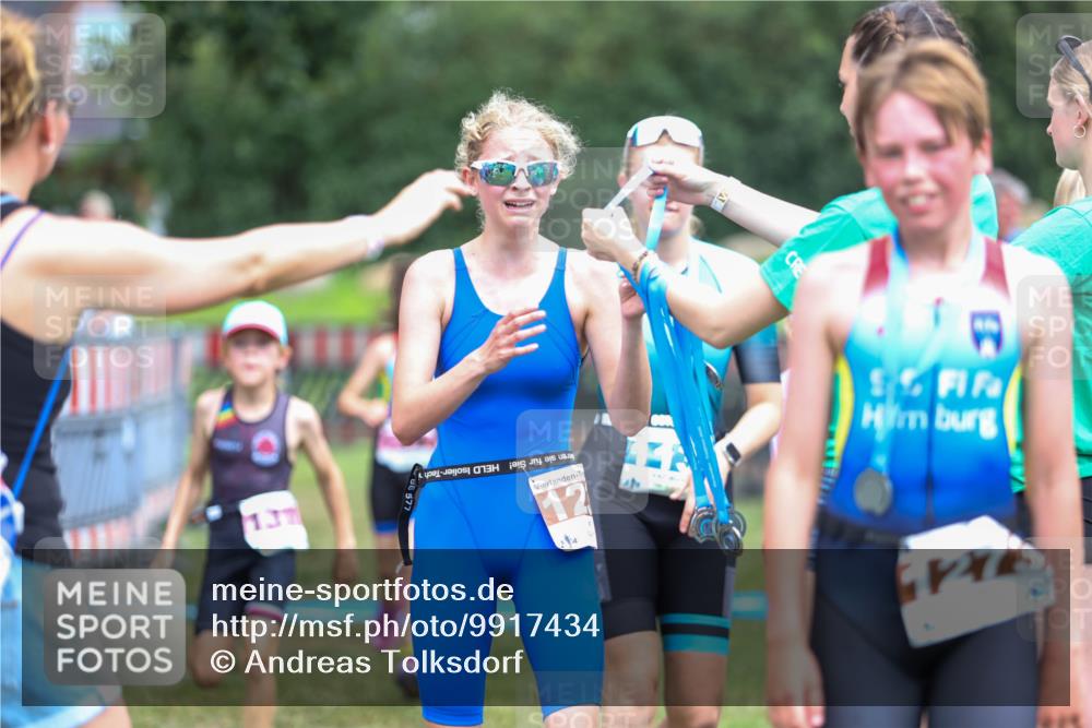 21.06.2026 - 29. Vierlanden-Triathlon Andreas Tolksdorf http://msf.ph/oto/9917434 21.06.2026 15:10:56 Ziel 1233, 1273, 1305, 1311, 1321 meine-sportfotos.de
