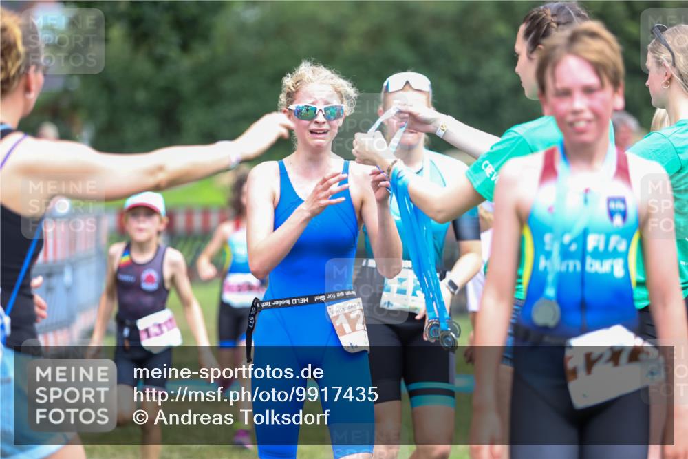 21.06.2026 - 29. Vierlanden-Triathlon Andreas Tolksdorf http://msf.ph/oto/9917435 21.06.2026 15:10:56 Ziel 1233, 1273, 1305, 1311, 1321 meine-sportfotos.de
