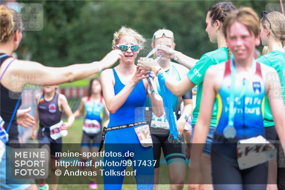21.06.2026 - 29. Vierlanden-Triathlon Andreas Tolksdorf http://msf.ph/oto/9917437 21.06.2026 15:10:57 Ziel 1233, 1273, 1311, 1321 meine-sportfotos.de