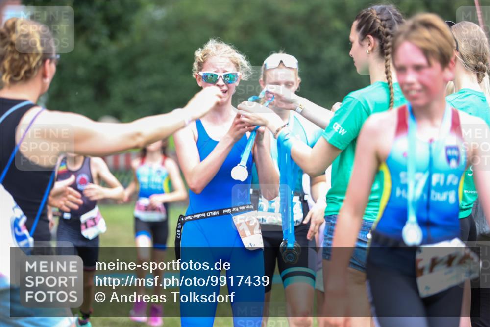 21.06.2026 - 29. Vierlanden-Triathlon Andreas Tolksdorf http://msf.ph/oto/9917439 21.06.2026 15:10:57 Ziel 1233, 1273, 1311, 1321 meine-sportfotos.de