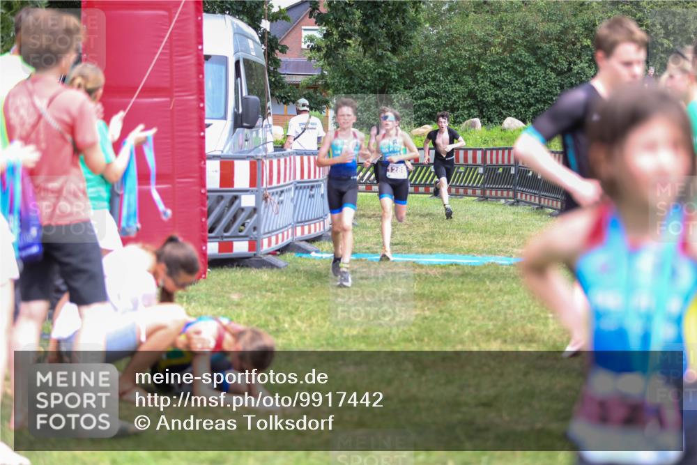 21.06.2026 - 29. Vierlanden-Triathlon Andreas Tolksdorf http://msf.ph/oto/9917442 21.06.2026 15:11:16 Ziel 1230, 1244, 1257, 1275, 1288, 1332 meine-sportfotos.de