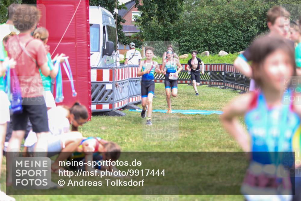 21.06.2026 - 29. Vierlanden-Triathlon Andreas Tolksdorf http://msf.ph/oto/9917444 21.06.2026 15:11:16 Ziel 1230, 1244, 1257, 1275, 1288, 1332 meine-sportfotos.de