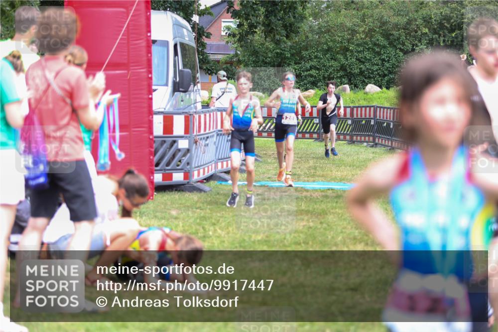 21.06.2026 - 29. Vierlanden-Triathlon Andreas Tolksdorf http://msf.ph/oto/9917447 21.06.2026 15:11:16 Ziel 1230, 1244, 1257, 1275, 1288, 1332 meine-sportfotos.de