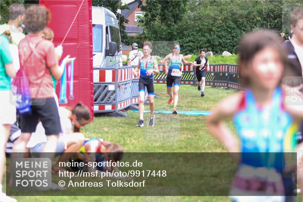 21.06.2026 - 29. Vierlanden-Triathlon Andreas Tolksdorf http://msf.ph/oto/9917448 21.06.2026 15:11:16 Ziel 1230, 1244, 1257, 1275, 1288, 1332 meine-sportfotos.de
