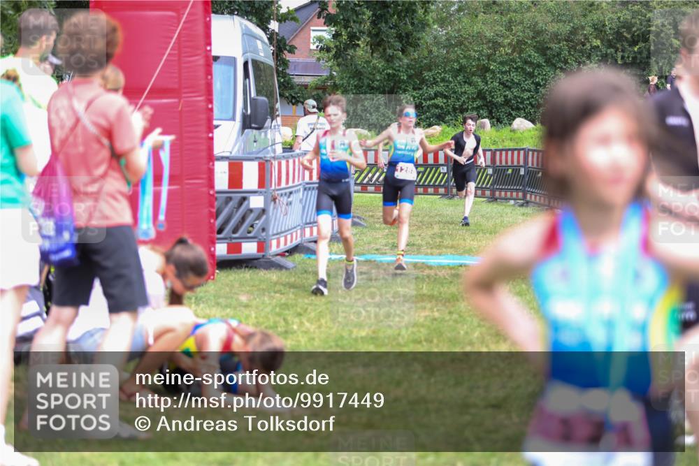 21.06.2026 - 29. Vierlanden-Triathlon Andreas Tolksdorf http://msf.ph/oto/9917449 21.06.2026 15:11:16 Ziel 1230, 1244, 1257, 1275, 1288, 1332 meine-sportfotos.de