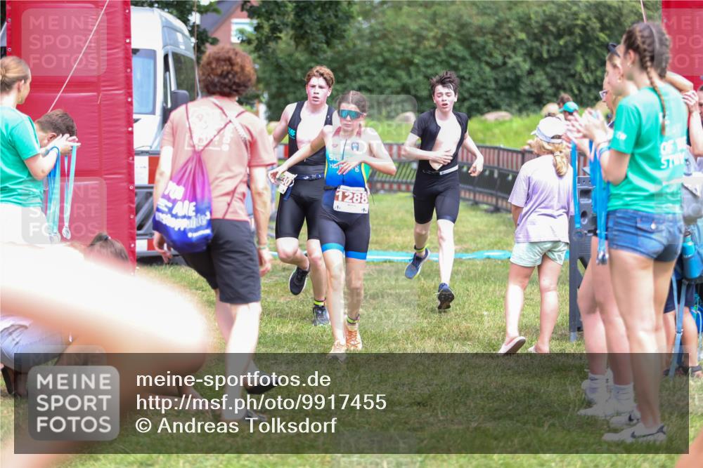 21.06.2026 - 29. Vierlanden-Triathlon Andreas Tolksdorf http://msf.ph/oto/9917455 21.06.2026 15:11:19 Ziel 1230, 1244, 1257, 1275, 1288, 1332 meine-sportfotos.de