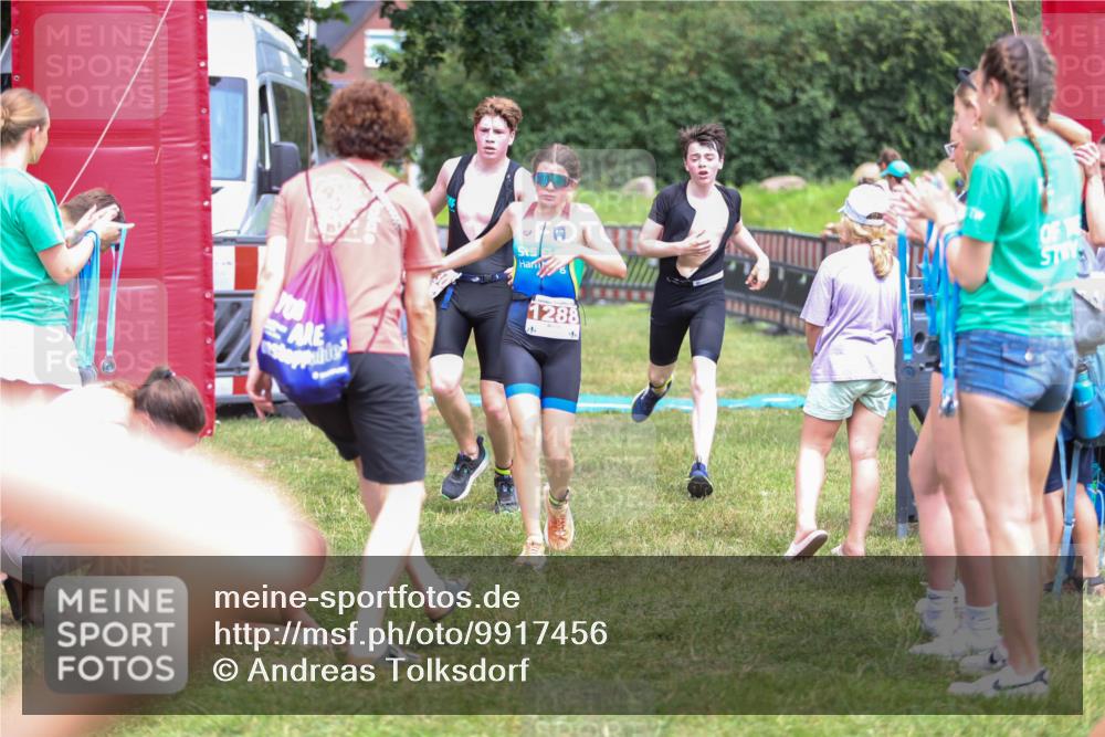 21.06.2026 - 29. Vierlanden-Triathlon Andreas Tolksdorf http://msf.ph/oto/9917456 21.06.2026 15:11:19 Ziel 1230, 1244, 1257, 1275, 1288, 1332 meine-sportfotos.de