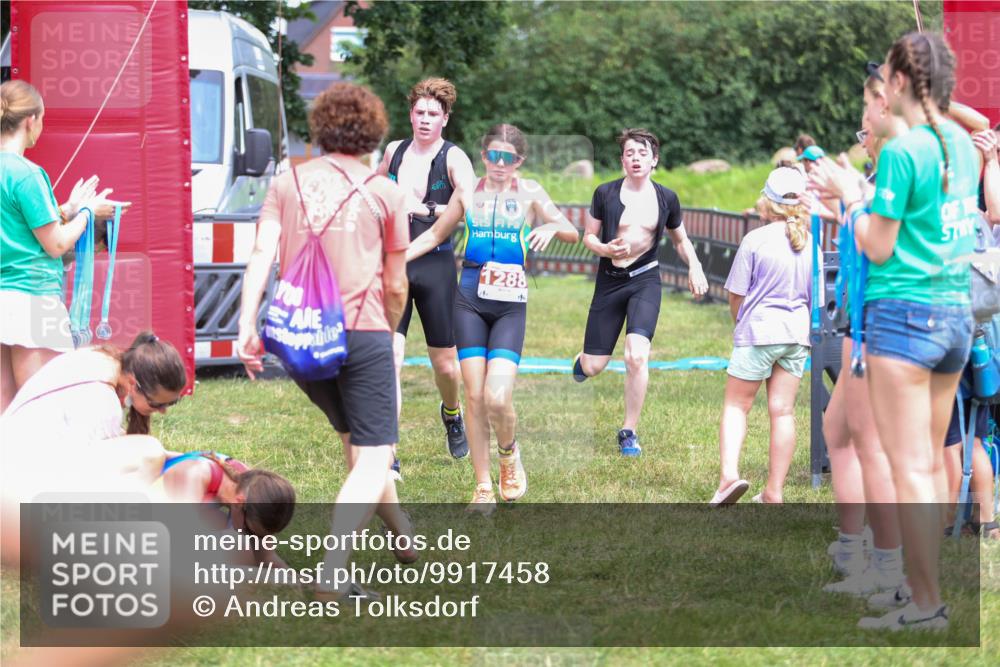 21.06.2026 - 29. Vierlanden-Triathlon Andreas Tolksdorf http://msf.ph/oto/9917458 21.06.2026 15:11:19 Ziel 1230, 1244, 1257, 1275, 1288, 1332 meine-sportfotos.de