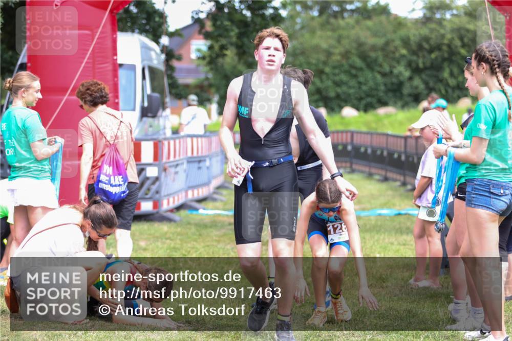 21.06.2026 - 29. Vierlanden-Triathlon Andreas Tolksdorf http://msf.ph/oto/9917463 21.06.2026 15:11:21 Ziel 1230, 1244, 1257, 1275, 1288, 1317, 1332 meine-sportfotos.de