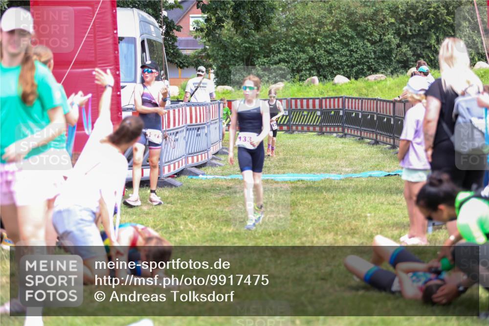 21.06.2026 - 29. Vierlanden-Triathlon Andreas Tolksdorf http://msf.ph/oto/9917475 21.06.2026 15:11:29 Ziel 1275, 1317, 1332 meine-sportfotos.de