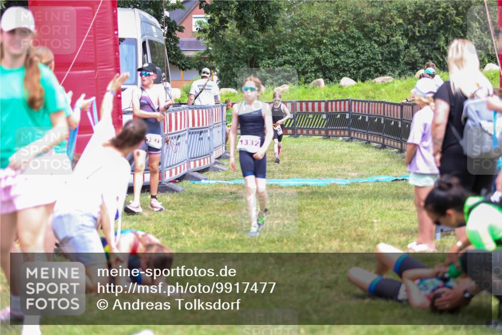 21.06.2026 - 29. Vierlanden-Triathlon Andreas Tolksdorf http://msf.ph/oto/9917477 21.06.2026 15:11:29 Ziel 1275, 1317, 1332 meine-sportfotos.de