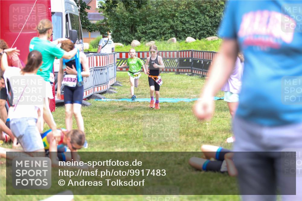21.06.2026 - 29. Vierlanden-Triathlon Andreas Tolksdorf http://msf.ph/oto/9917483 21.06.2026 15:11:31 Ziel 1275, 1317, 1332 meine-sportfotos.de