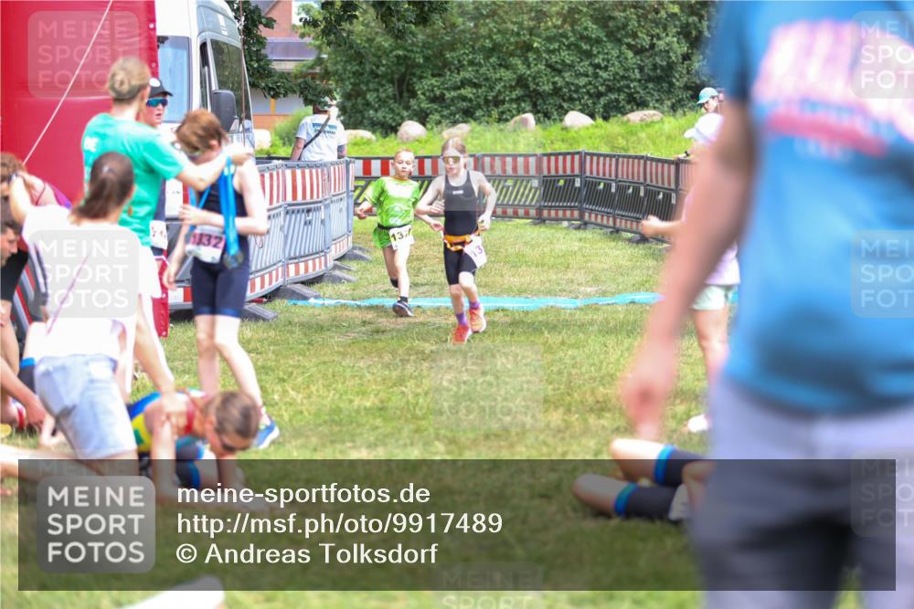 21.06.2026 - 29. Vierlanden-Triathlon Andreas Tolksdorf http://msf.ph/oto/9917489 21.06.2026 15:11:32 Ziel 1317, 1332 meine-sportfotos.de