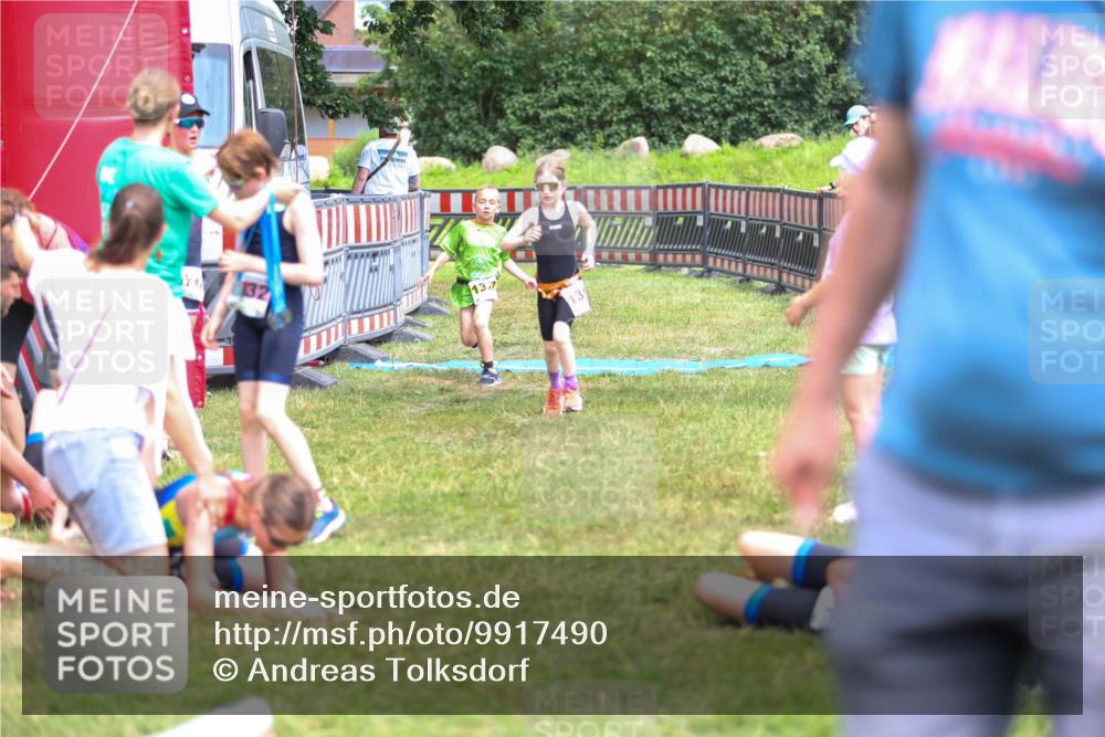 21.06.2026 - 29. Vierlanden-Triathlon Andreas Tolksdorf http://msf.ph/oto/9917490 21.06.2026 15:11:32 Ziel 1317, 1332 meine-sportfotos.de
