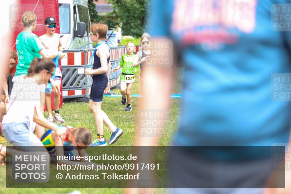 21.06.2026 - 29. Vierlanden-Triathlon Andreas Tolksdorf http://msf.ph/oto/9917491 21.06.2026 15:11:32 Ziel 1317, 1332 meine-sportfotos.de