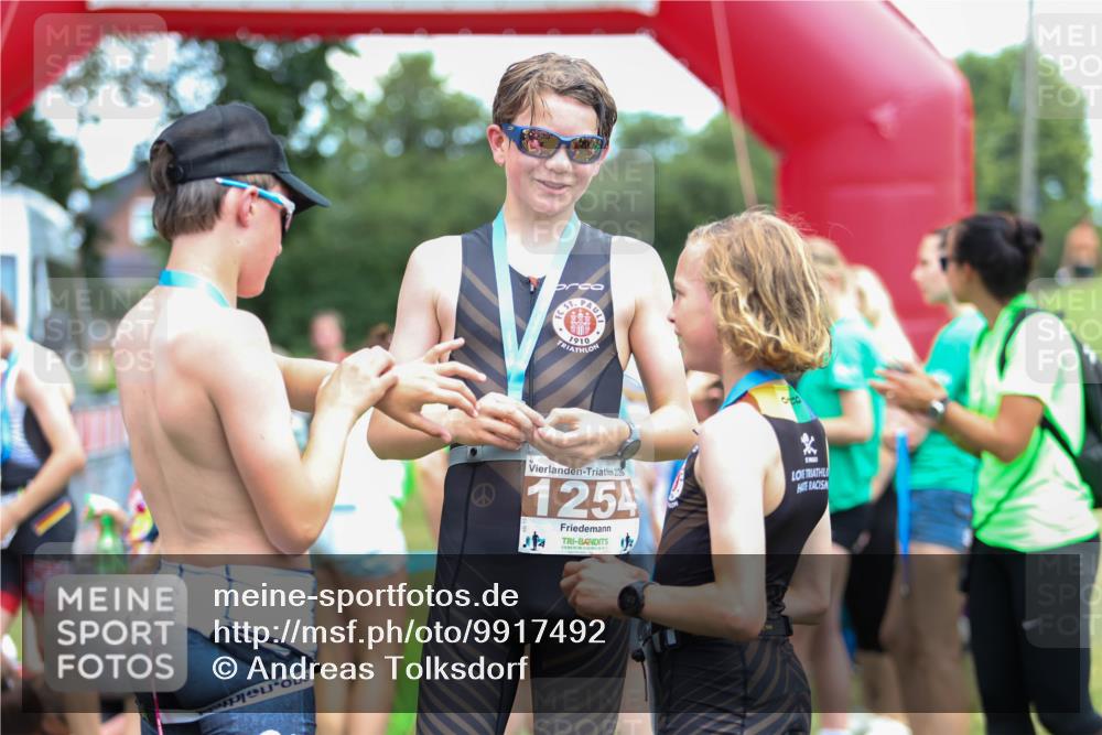 21.06.2026 - 29. Vierlanden-Triathlon Andreas Tolksdorf http://msf.ph/oto/9917492 21.06.2026 15:11:57 Ziel 1232, 1303 meine-sportfotos.de