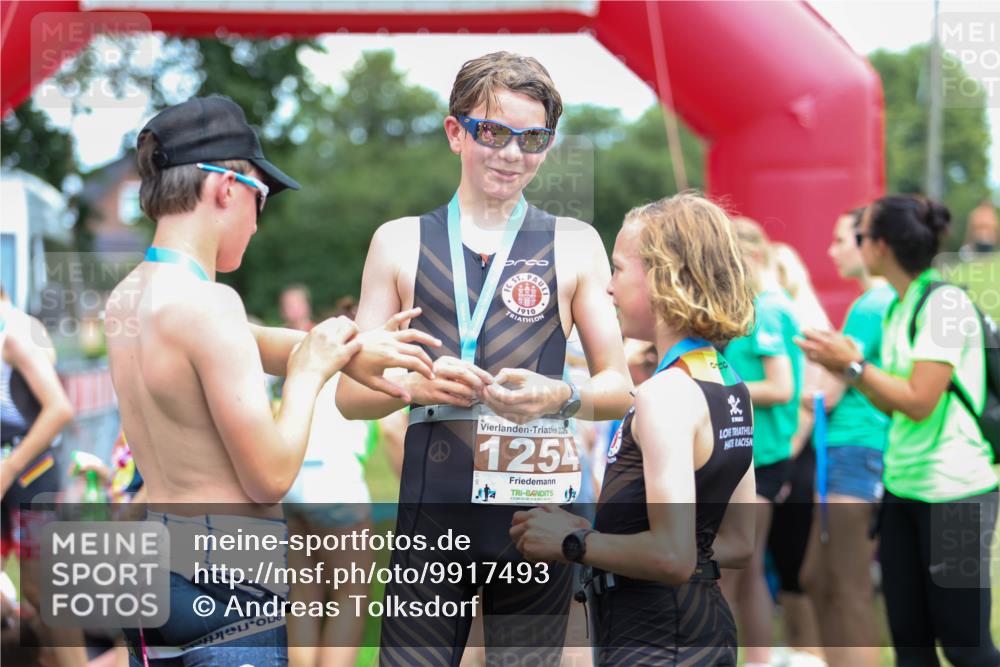 21.06.2026 - 29. Vierlanden-Triathlon Andreas Tolksdorf http://msf.ph/oto/9917493 21.06.2026 15:11:57 Ziel 1232, 1303 meine-sportfotos.de