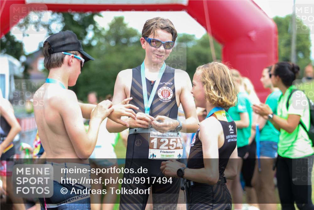 21.06.2026 - 29. Vierlanden-Triathlon Andreas Tolksdorf http://msf.ph/oto/9917494 21.06.2026 15:11:57 Ziel 1232, 1303 meine-sportfotos.de