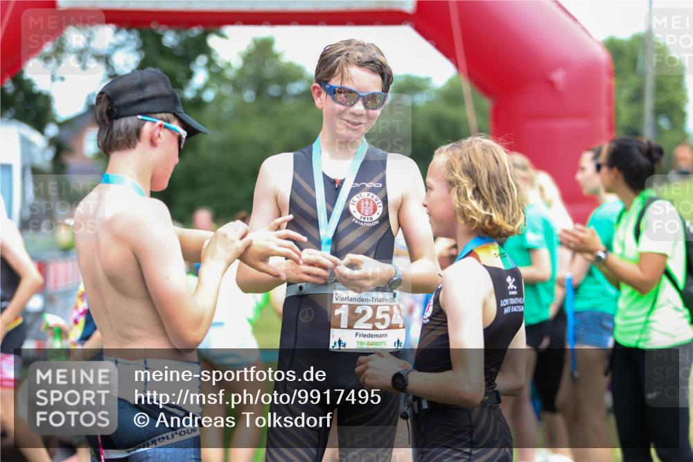 21.06.2026 - 29. Vierlanden-Triathlon Andreas Tolksdorf http://msf.ph/oto/9917495 21.06.2026 15:11:57 Ziel 1232, 1303 meine-sportfotos.de