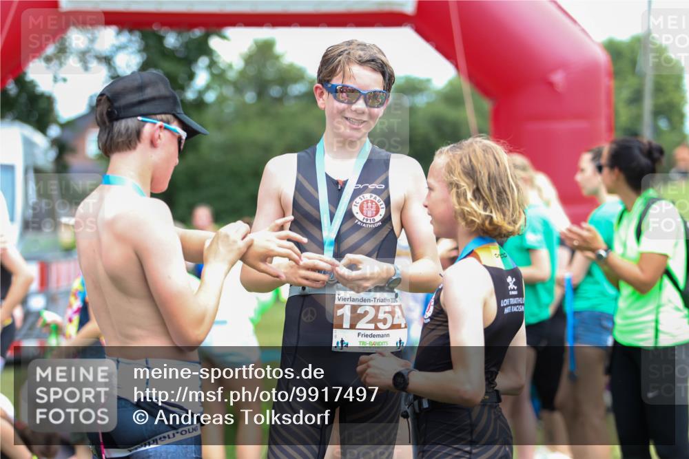 21.06.2026 - 29. Vierlanden-Triathlon Andreas Tolksdorf http://msf.ph/oto/9917497 21.06.2026 15:11:57 Ziel 1232, 1303 meine-sportfotos.de
