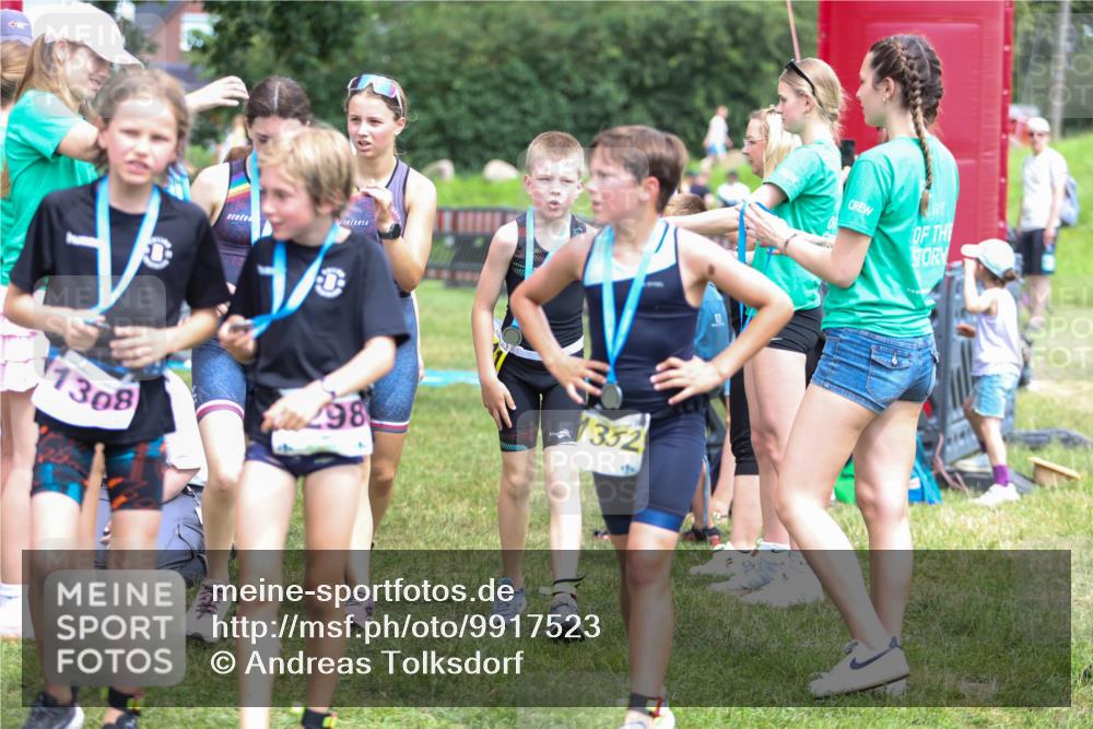 21.06.2026 - 29. Vierlanden-Triathlon Andreas Tolksdorf http://msf.ph/oto/9917523 21.06.2026 15:13:02 Ziel 1249, 1260, 1290, 1318 meine-sportfotos.de