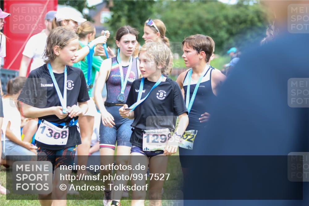 21.06.2026 - 29. Vierlanden-Triathlon Andreas Tolksdorf http://msf.ph/oto/9917527 21.06.2026 15:13:03 Ziel 1249, 1260, 1290, 1318 meine-sportfotos.de
