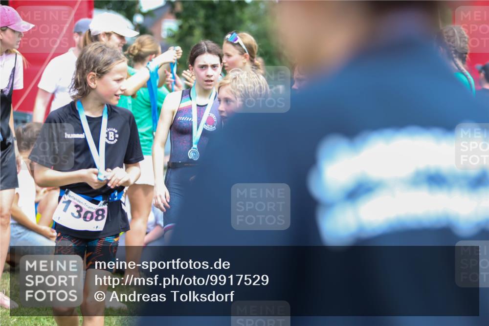 21.06.2026 - 29. Vierlanden-Triathlon Andreas Tolksdorf http://msf.ph/oto/9917529 21.06.2026 15:13:03 Ziel 1249, 1260, 1290, 1318 meine-sportfotos.de