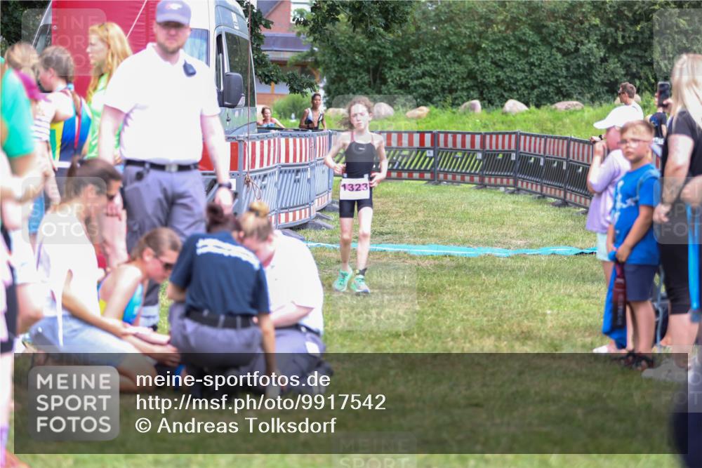 21.06.2026 - 29. Vierlanden-Triathlon Andreas Tolksdorf http://msf.ph/oto/9917542 21.06.2026 15:13:20 Ziel 1229, 1253, 1264 meine-sportfotos.de