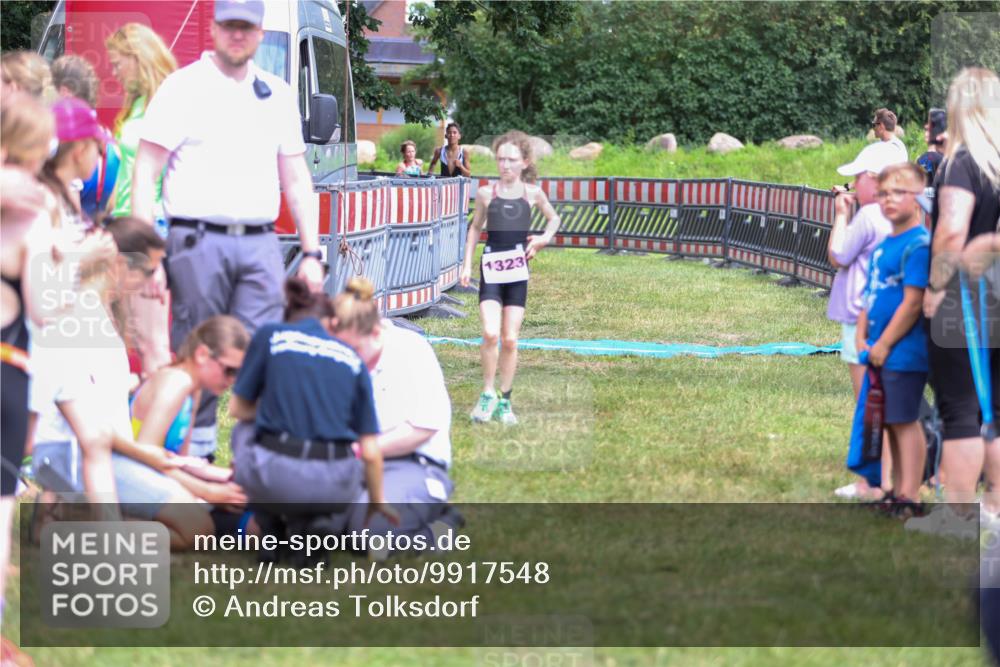 21.06.2026 - 29. Vierlanden-Triathlon Andreas Tolksdorf http://msf.ph/oto/9917548 21.06.2026 15:13:20 Ziel 1229, 1253, 1264 meine-sportfotos.de