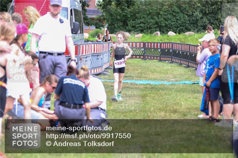 21.06.2026 - 29. Vierlanden-Triathlon Andreas Tolksdorf http://msf.ph/oto/9917550 21.06.2026 15:13:20 Ziel 1229, 1253, 1264 meine-sportfotos.de