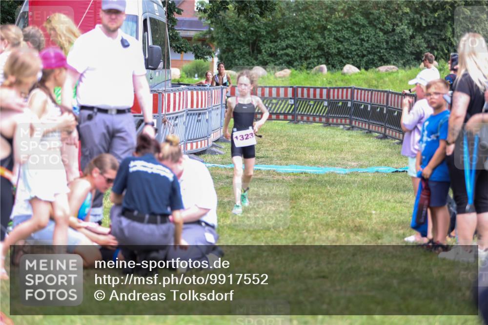 21.06.2026 - 29. Vierlanden-Triathlon Andreas Tolksdorf http://msf.ph/oto/9917552 21.06.2026 15:13:20 Ziel 1229, 1253, 1264 meine-sportfotos.de