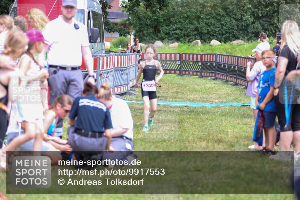 21.06.2026 - 29. Vierlanden-Triathlon Andreas Tolksdorf http://msf.ph/oto/9917553 21.06.2026 15:13:20 Ziel 1229, 1253, 1264 meine-sportfotos.de