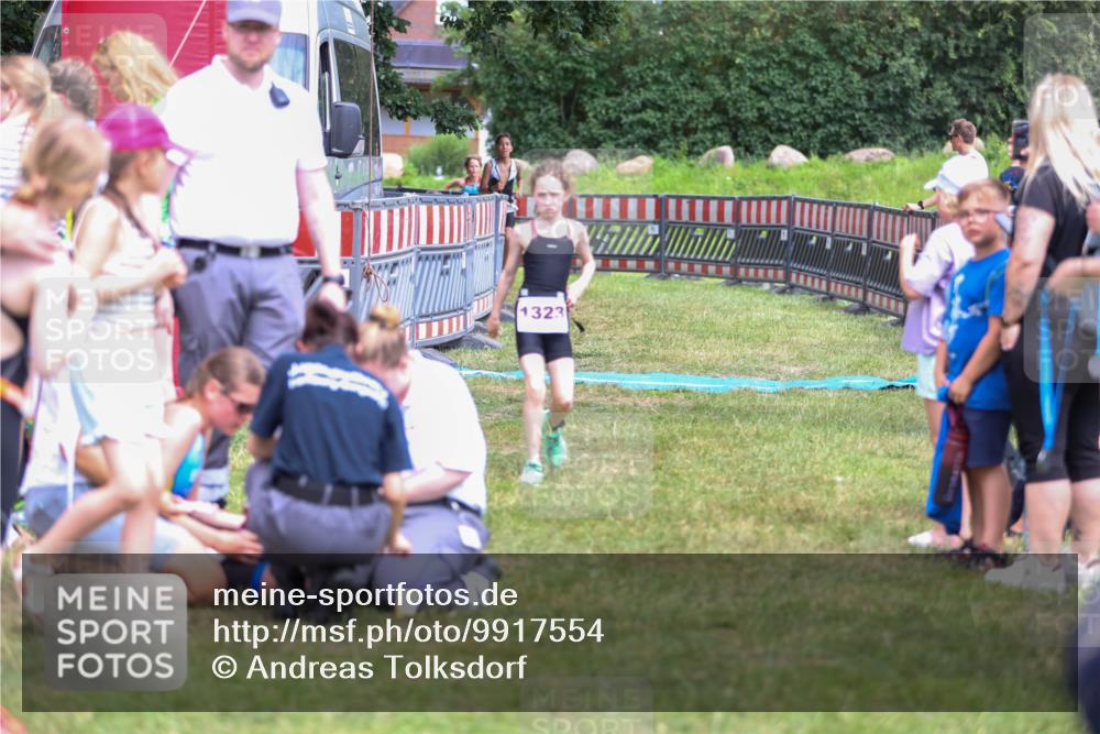 21.06.2026 - 29. Vierlanden-Triathlon Andreas Tolksdorf http://msf.ph/oto/9917554 21.06.2026 15:13:20 Ziel 1229, 1253, 1264 meine-sportfotos.de