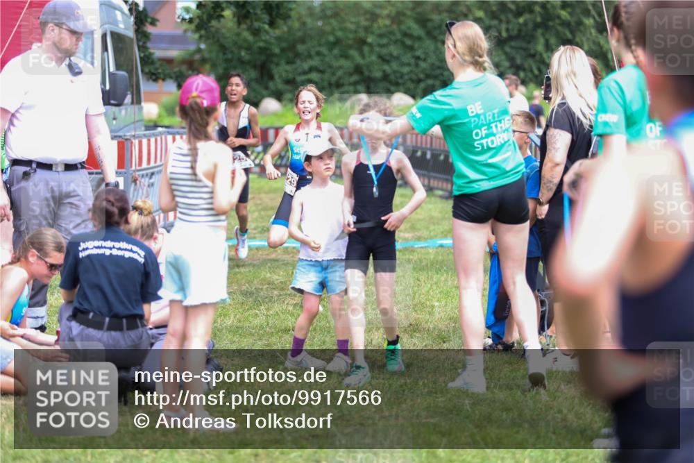 21.06.2026 - 29. Vierlanden-Triathlon Andreas Tolksdorf http://msf.ph/oto/9917566 21.06.2026 15:13:24 Ziel 1229, 1253, 1310 meine-sportfotos.de