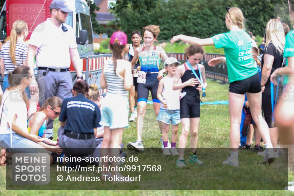 21.06.2026 - 29. Vierlanden-Triathlon Andreas Tolksdorf http://msf.ph/oto/9917568 21.06.2026 15:13:25 Ziel 1229, 1253, 1310 meine-sportfotos.de