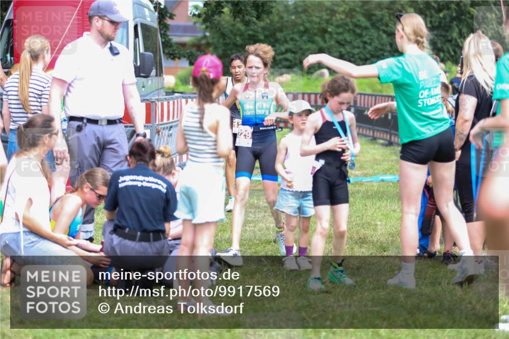 21.06.2026 - 29. Vierlanden-Triathlon Andreas Tolksdorf http://msf.ph/oto/9917569 21.06.2026 15:13:25 Ziel 1229, 1253, 1310 meine-sportfotos.de