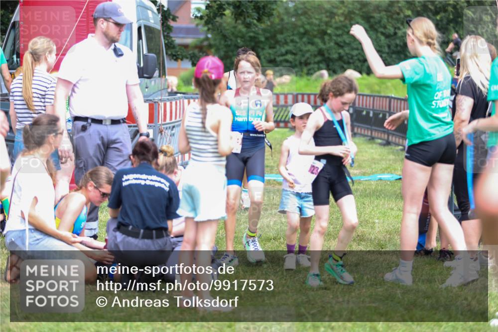 21.06.2026 - 29. Vierlanden-Triathlon Andreas Tolksdorf http://msf.ph/oto/9917573 21.06.2026 15:13:25 Ziel 1229, 1253, 1310 meine-sportfotos.de