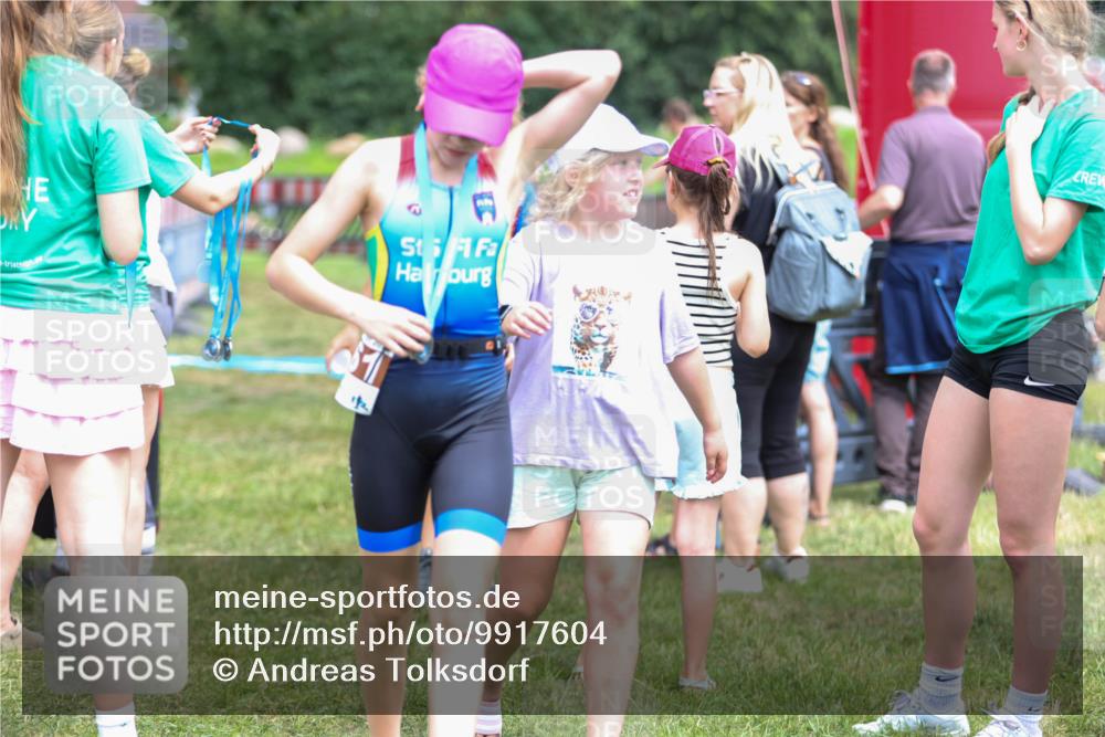 21.06.2026 - 29. Vierlanden-Triathlon Andreas Tolksdorf http://msf.ph/oto/9917604 21.06.2026 15:13:46 Ziel 1306 meine-sportfotos.de