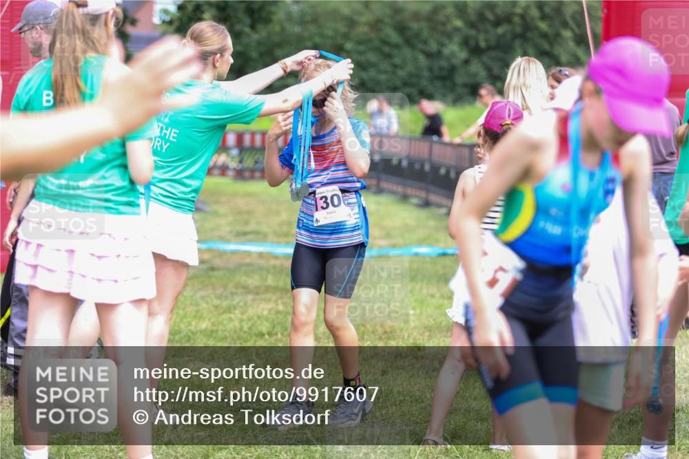 21.06.2026 - 29. Vierlanden-Triathlon Andreas Tolksdorf http://msf.ph/oto/9917607 21.06.2026 15:13:47 Ziel 1306, 1320 meine-sportfotos.de